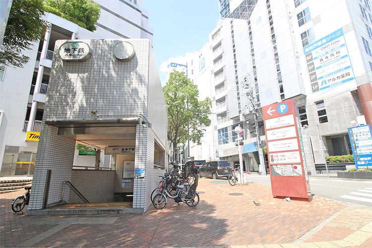 市営地下鉄 新神戸駅「南出口」からの外観です。